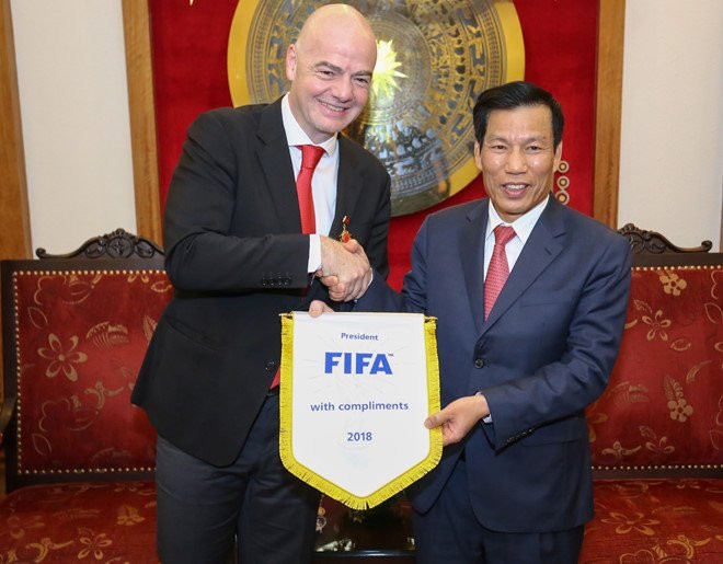 Chu tich FIFA: 'Toi cam thay tu hao ve bong da Viet Nam' hinh anh 2