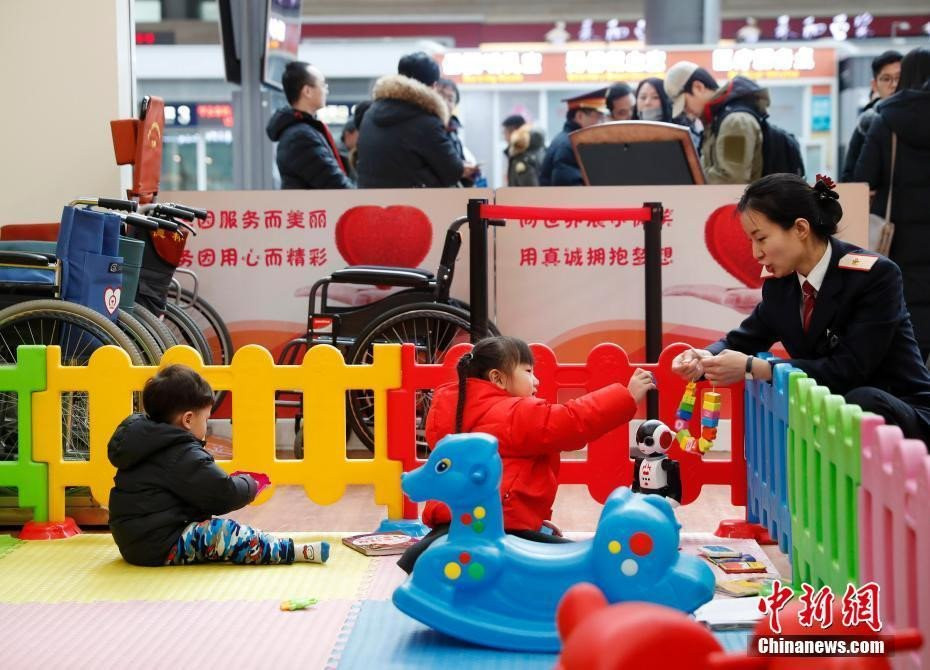 Cho tau xe truoc Tet, nguoi Trung Quoc lam gi de giet thoi gian? hinh anh 8