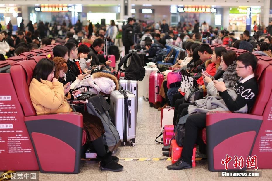 Cho tau xe truoc Tet, nguoi Trung Quoc lam gi de giet thoi gian? hinh anh 2