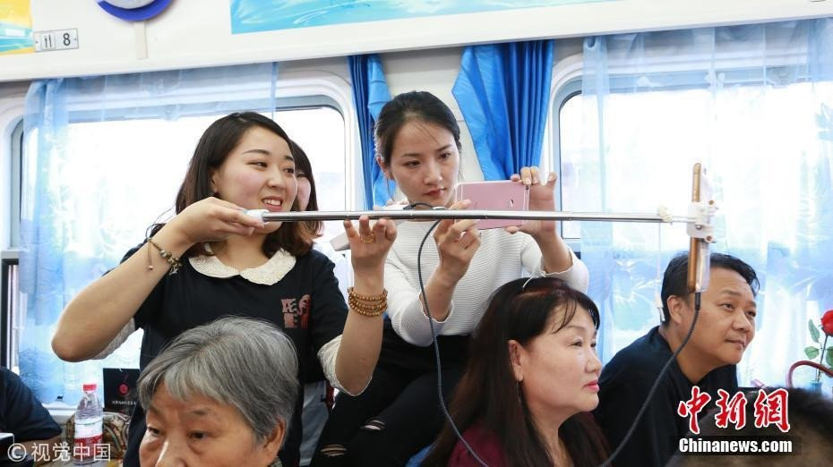 Cho tau xe truoc Tet, nguoi Trung Quoc lam gi de giet thoi gian? hinh anh 11