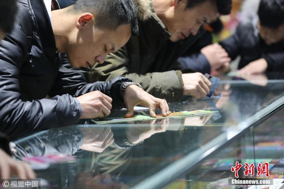 Cho tau xe truoc Tet, nguoi Trung Quoc lam gi de giet thoi gian? hinh anh 4