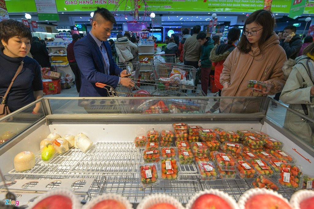 Vet sach banh keo trong sieu thi ngay cuoi tuan truoc Tet hinh anh 12