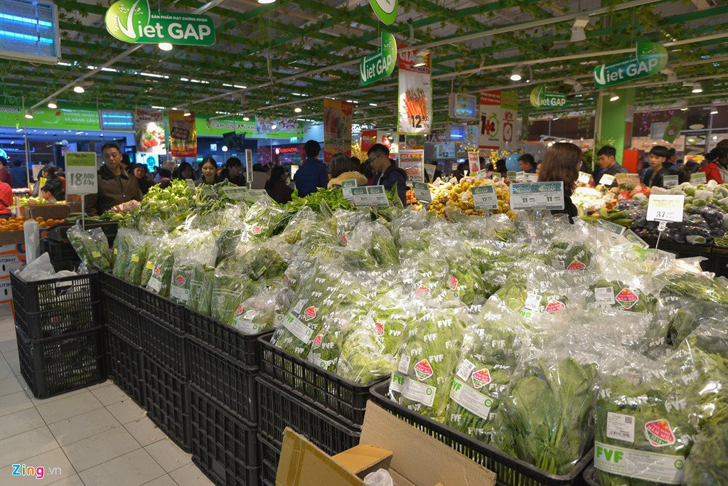 Vet sach banh keo trong sieu thi ngay cuoi tuan truoc Tet hinh anh 14