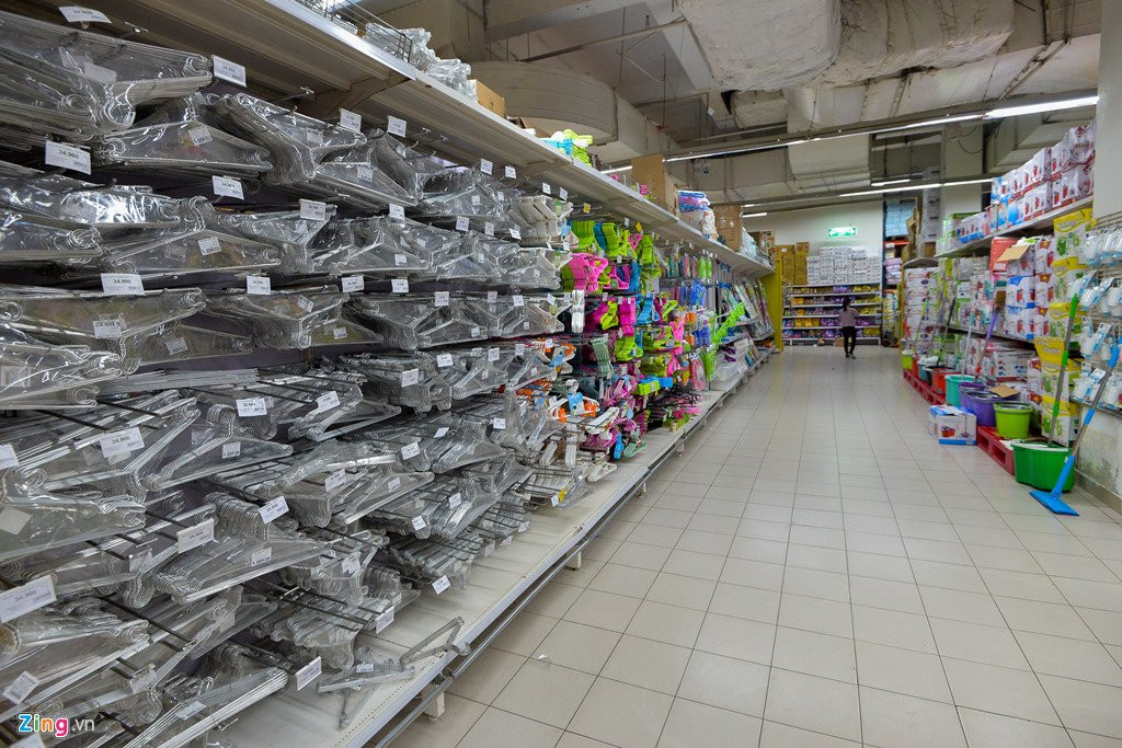 Vet sach banh keo trong sieu thi ngay cuoi tuan truoc Tet hinh anh 15