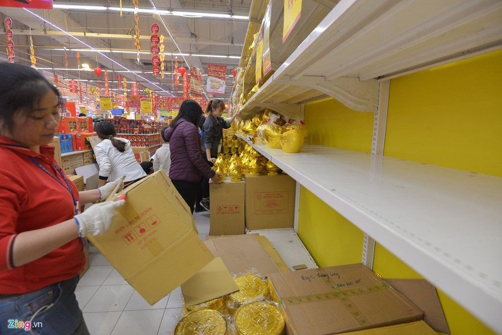 Vet sach banh keo trong sieu thi ngay cuoi tuan truoc Tet hinh anh 6