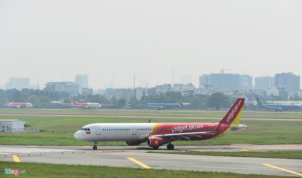 Canh may bay un u cho cat canh o san bay Tan Son Nhat hinh anh 12