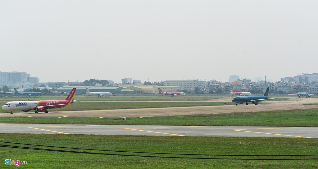 Canh may bay un u cho cat canh o san bay Tan Son Nhat hinh anh 13