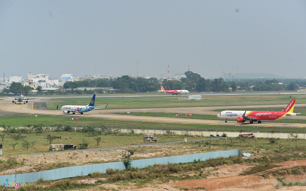 Canh may bay un u cho cat canh o san bay Tan Son Nhat hinh anh 14