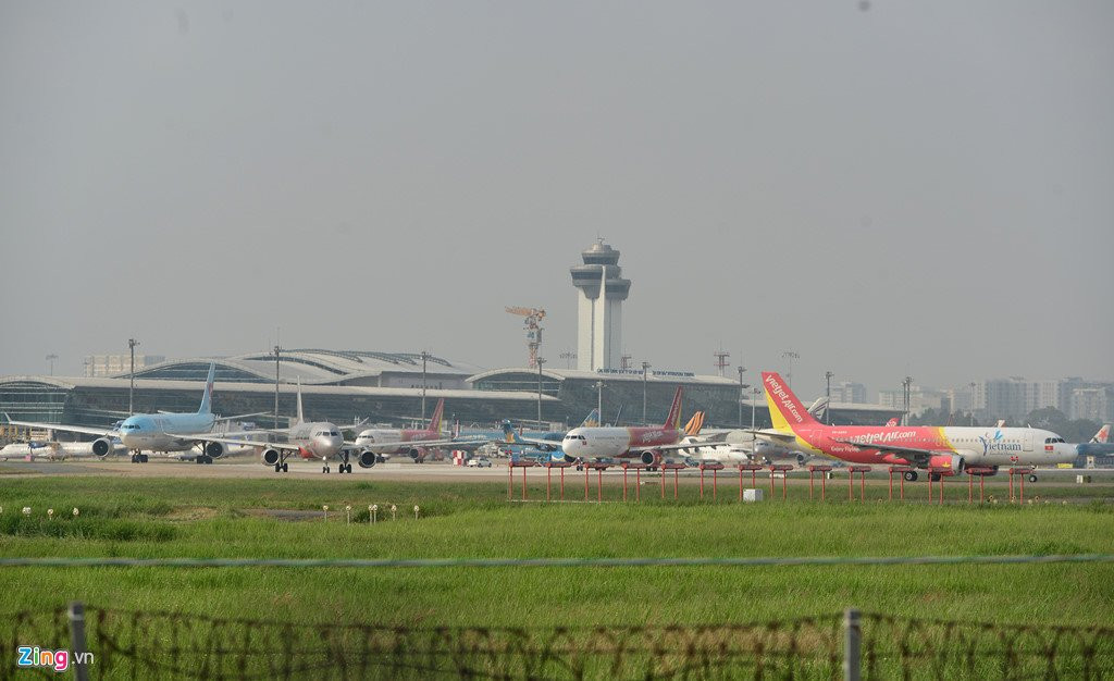 Canh may bay un u cho cat canh o san bay Tan Son Nhat hinh anh 15