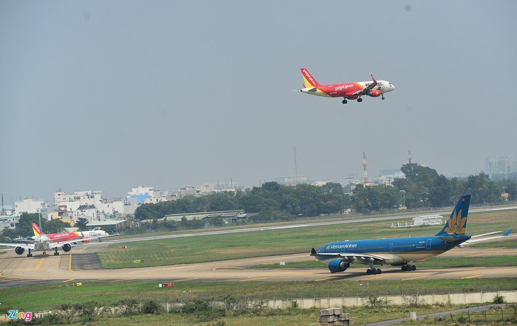 Canh may bay un u cho cat canh o san bay Tan Son Nhat hinh anh 6