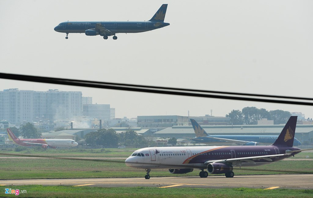 Canh may bay un u cho cat canh o san bay Tan Son Nhat hinh anh 8