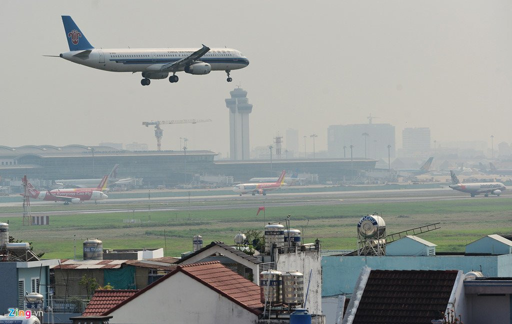 Canh may bay un u cho cat canh o san bay Tan Son Nhat hinh anh 10