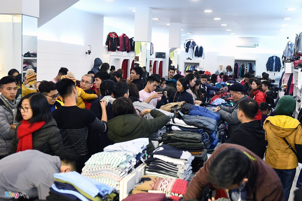 Nguoi dan do xo sam Tet, tuyen pho thoi trang te liet hinh anh 10