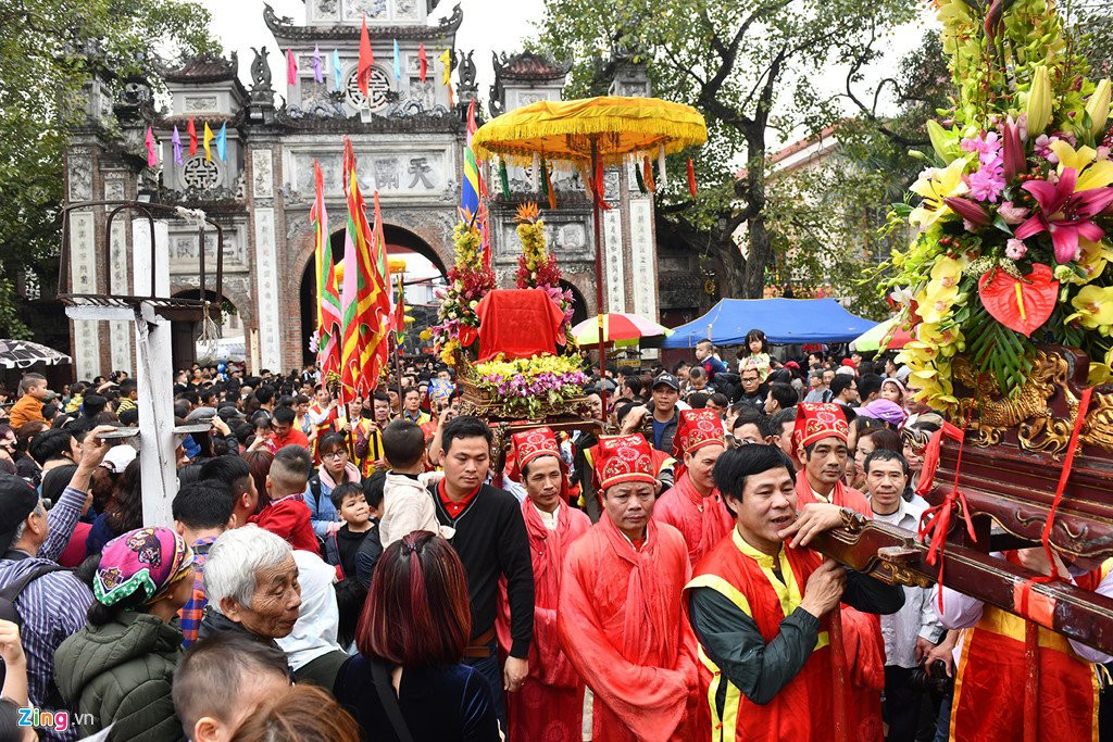 Nghin nguoi co mat o san choi ga ngay dau nam moi hinh anh 1