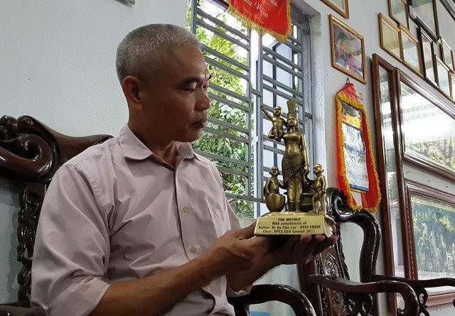 Gap nguoi duc 1.000 tuong me Au Co lam qua tang APEC hinh anh 1