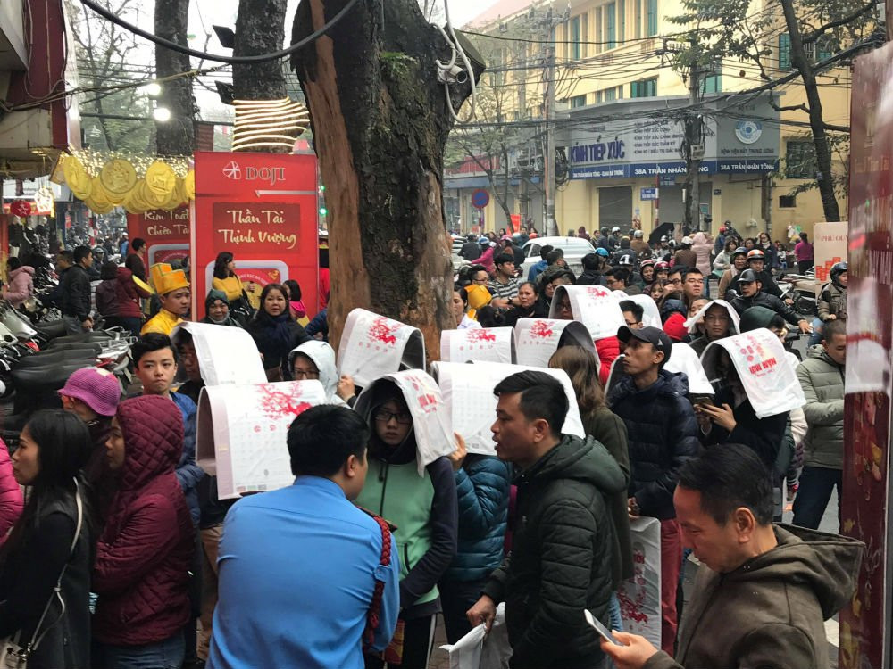 bàn ghế quý,gỗ quý,sâm Ngọc Linh,thịt bò Mỹ,chặt chém,thị trường Tết,giá ô tô