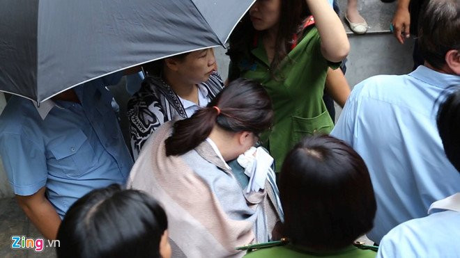 Eximbank noi gi viec hai nhan vien bi bat lien quan vu mat 245 ty? hinh anh 2