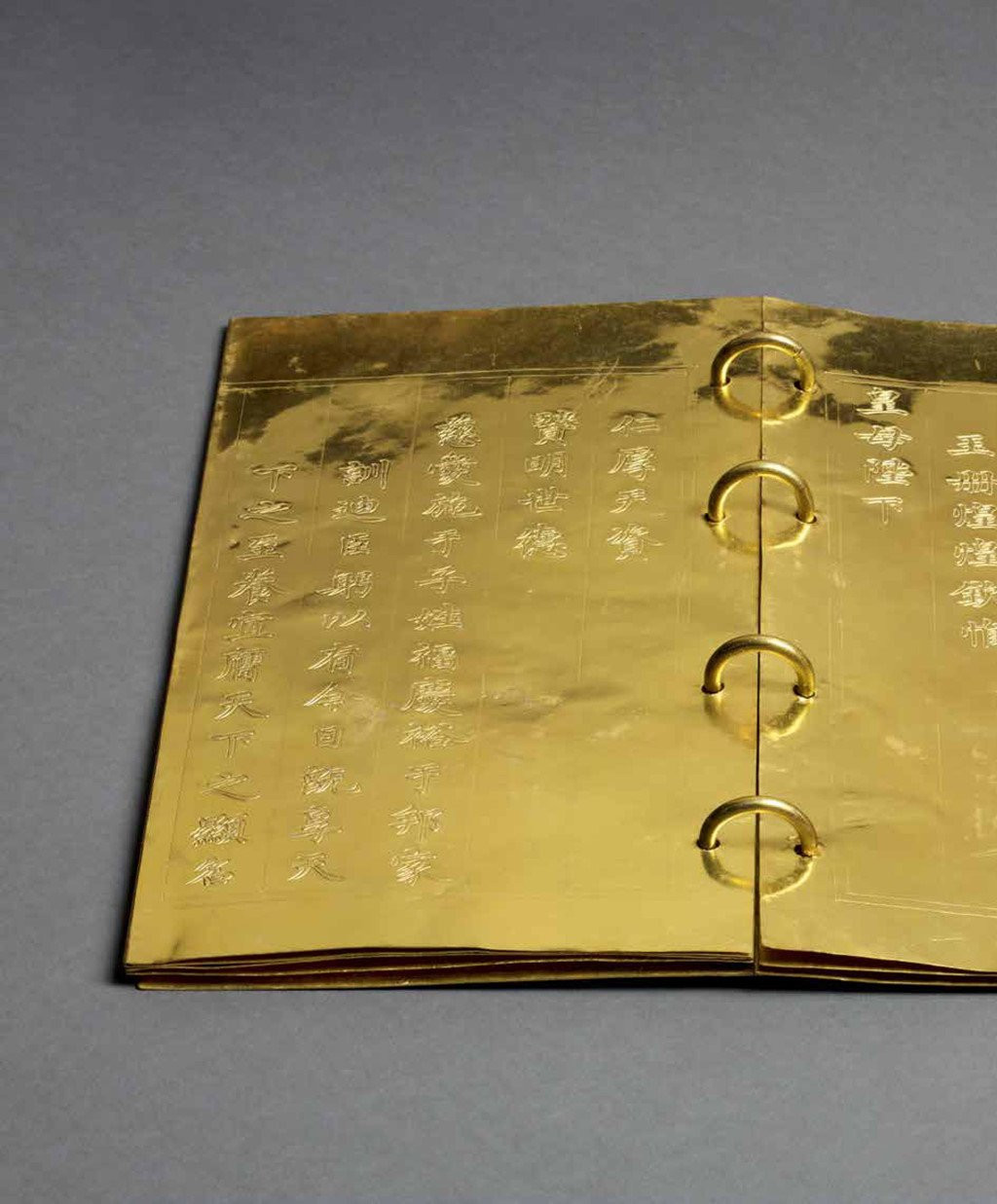 Bo suu tap an va kiem vang quy hiem trieu Nguyen hinh anh 11