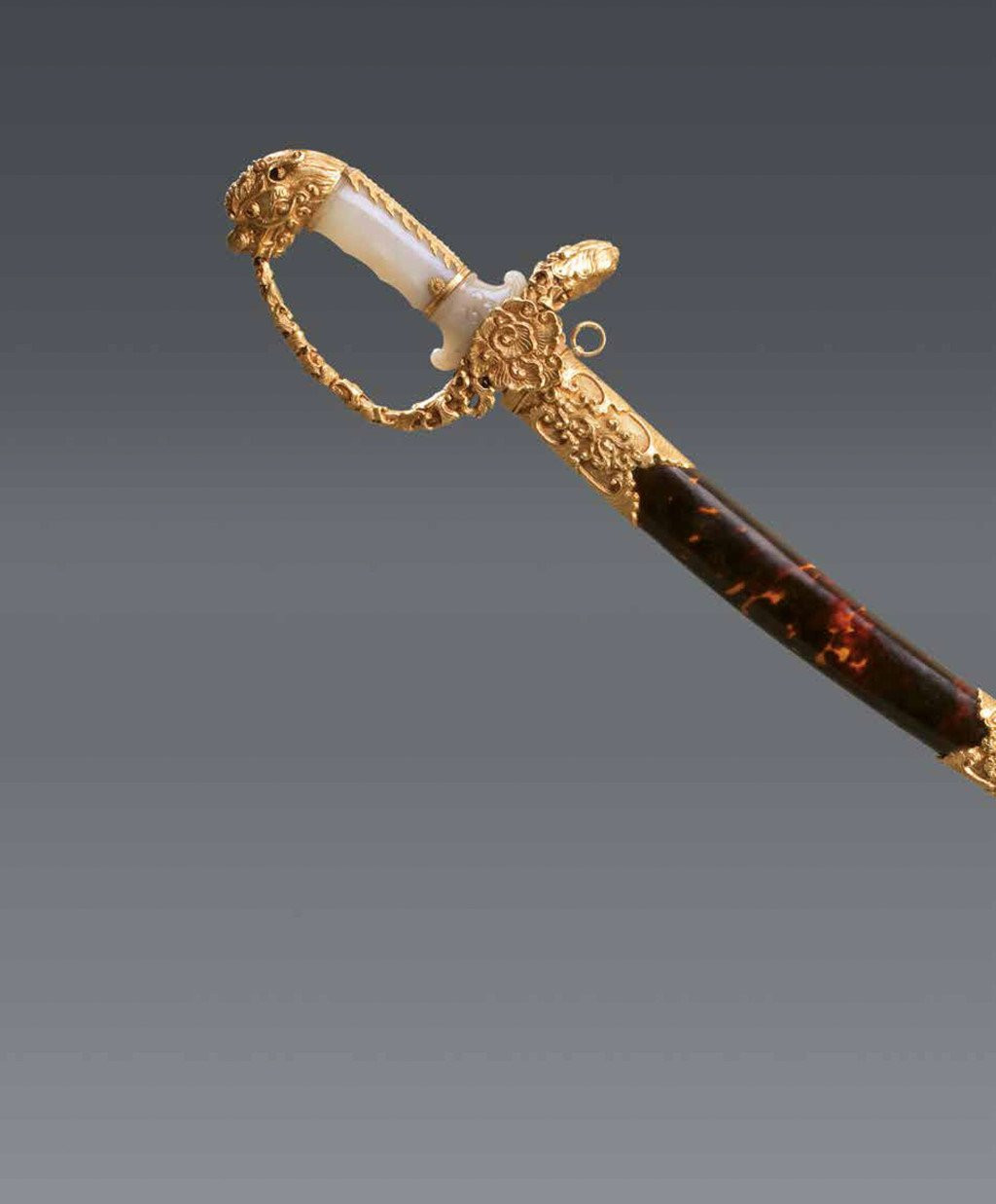 Bo suu tap an va kiem vang quy hiem trieu Nguyen hinh anh 7