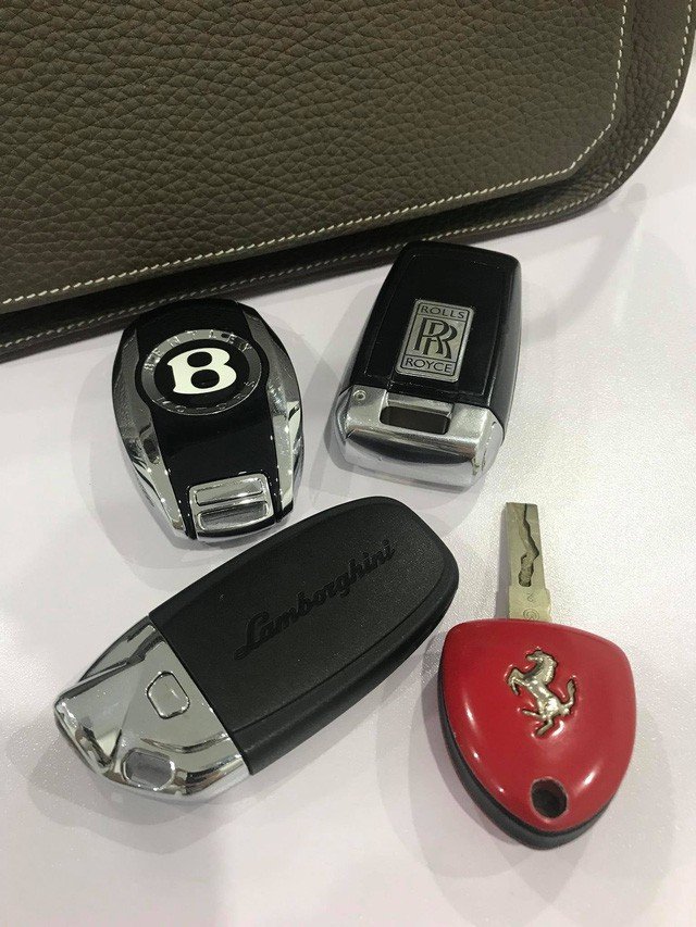 Không chỉ buôn đồng hồ chục tỷ, đại gia Hà Nội này còn sở hữu bộ sưu tập siêu xe khủng - Ảnh 12.