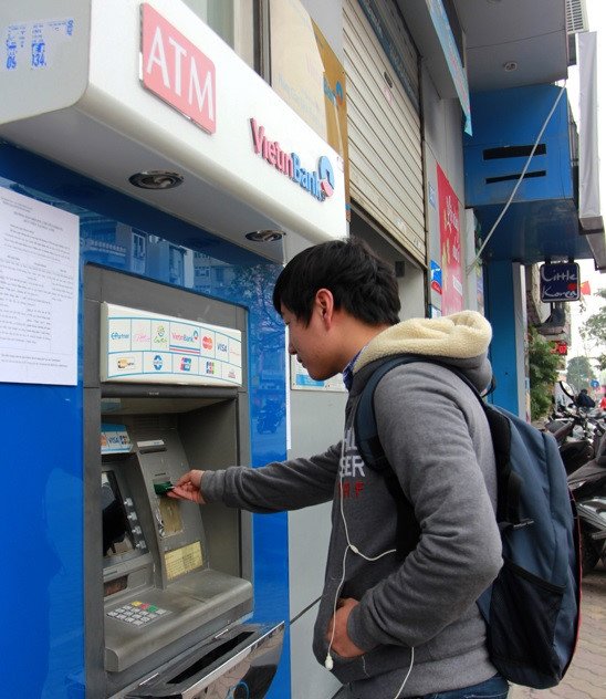 Sau Agribank, den luot Vietinbank va BIDV tang phi rut tien ATM hinh anh 1