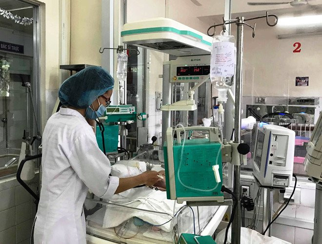 Thai nhi vang ra khoi bung me o Binh Duong dang nguy kich hinh anh 1