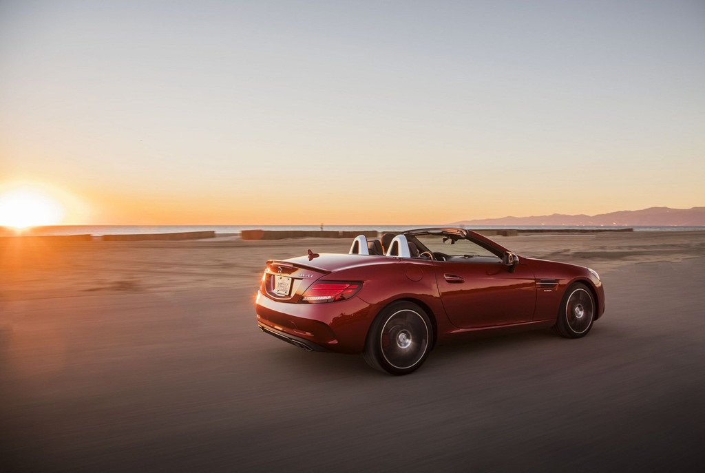 Mercedes-AMG SLC 43 2019 nang cap suc manh hinh anh 2