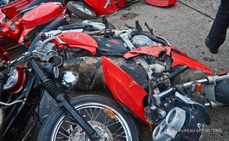 Philippines pha huy hang tram oto xe may nhap lau hinh anh 4