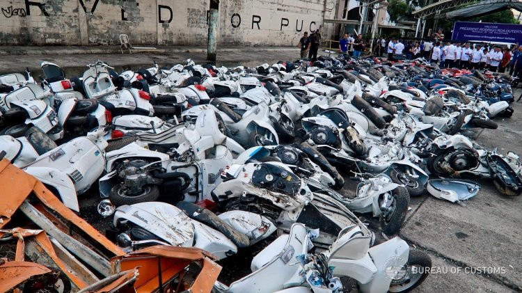 Philippines pha huy hang tram oto xe may nhap lau hinh anh 6