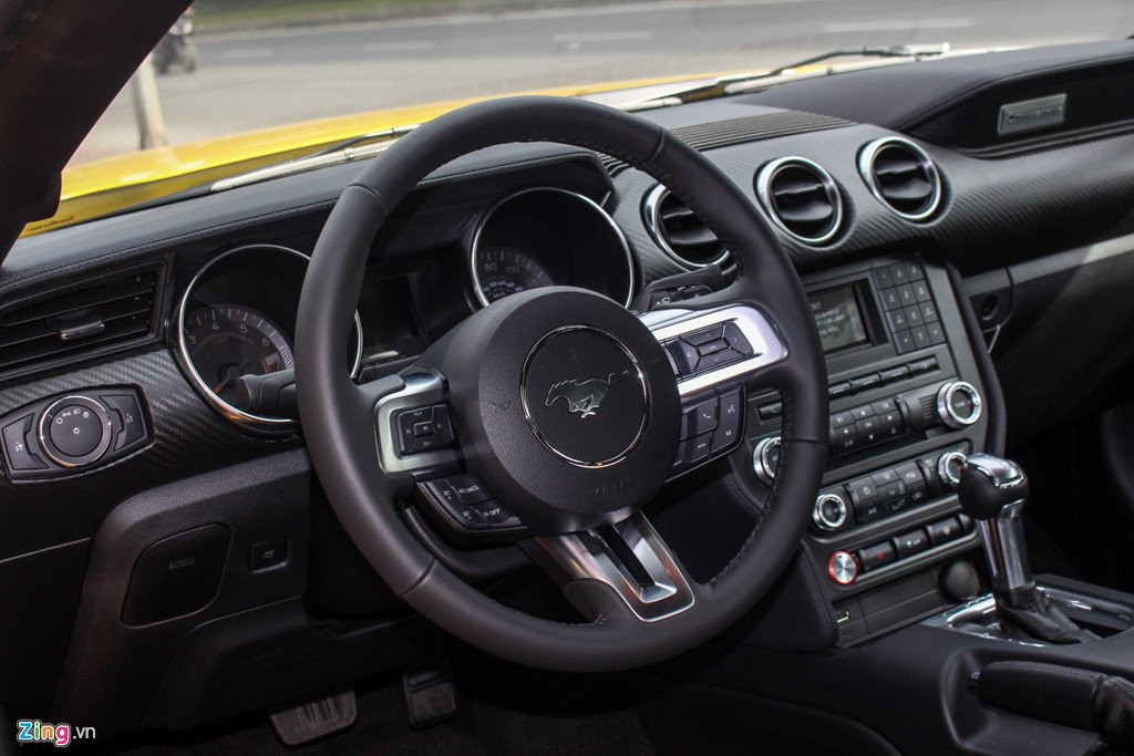 Chi tiet 'xe co bap My' Ford Mustang 2018 tren duong pho Ha Noi hinh anh 9