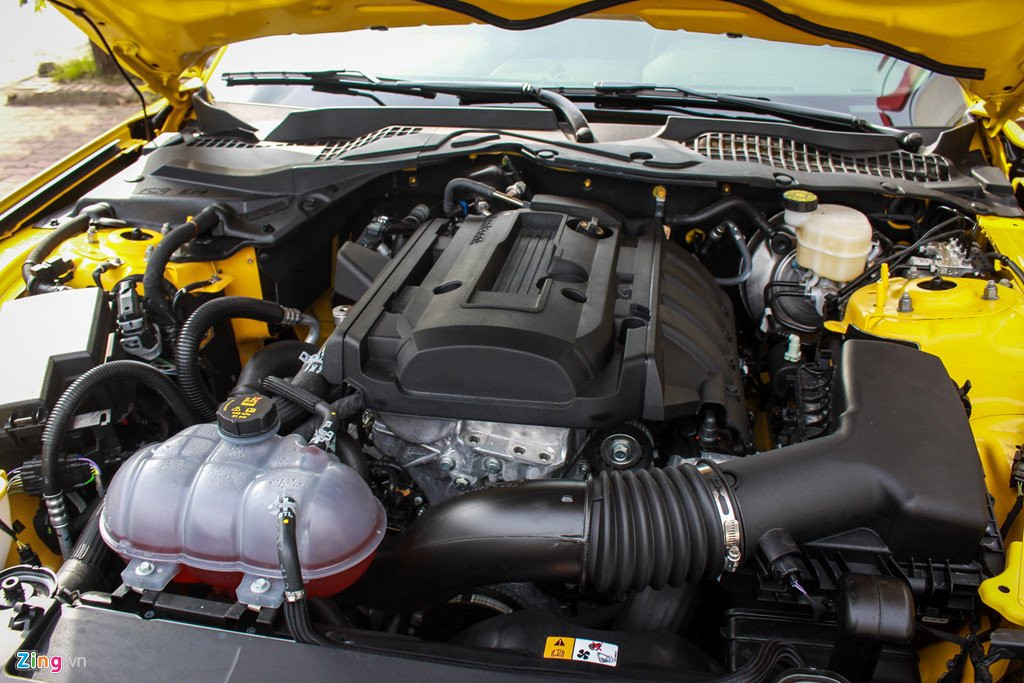 Chi tiet 'xe co bap My' Ford Mustang 2018 tren duong pho Ha Noi hinh anh 12