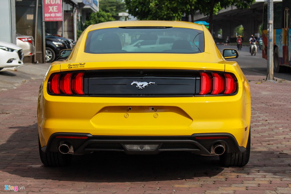 Chi tiet 'xe co bap My' Ford Mustang 2018 tren duong pho Ha Noi hinh anh 7