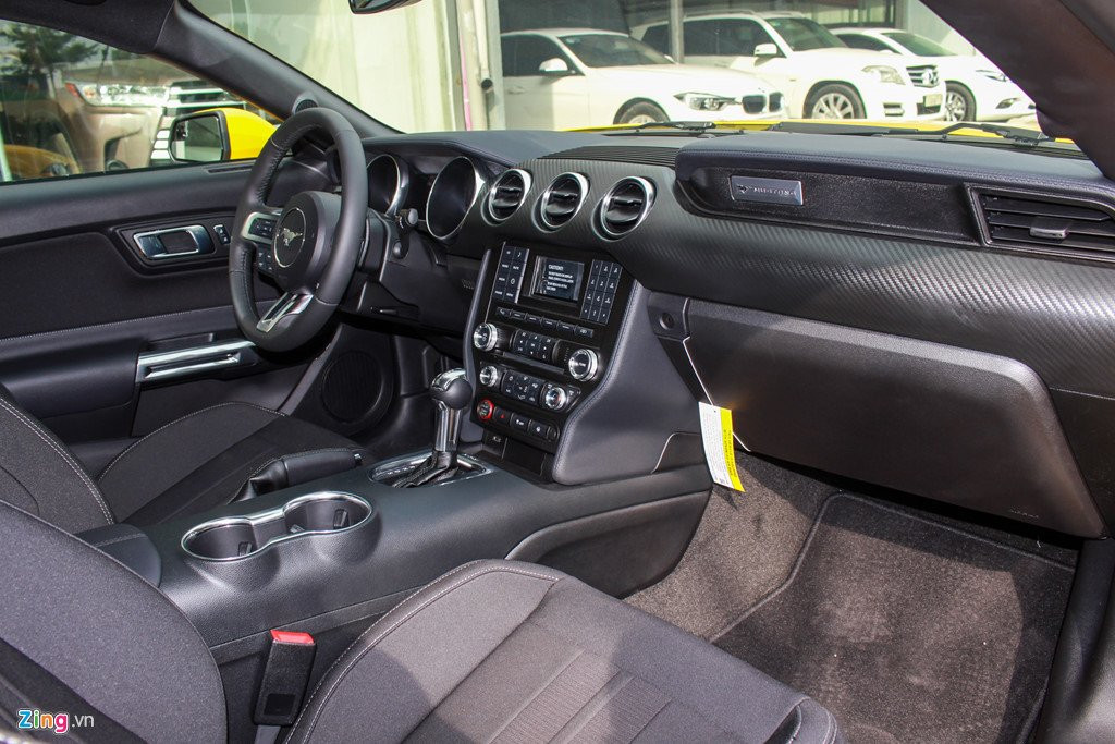 Chi tiet 'xe co bap My' Ford Mustang 2018 tren duong pho Ha Noi hinh anh 8