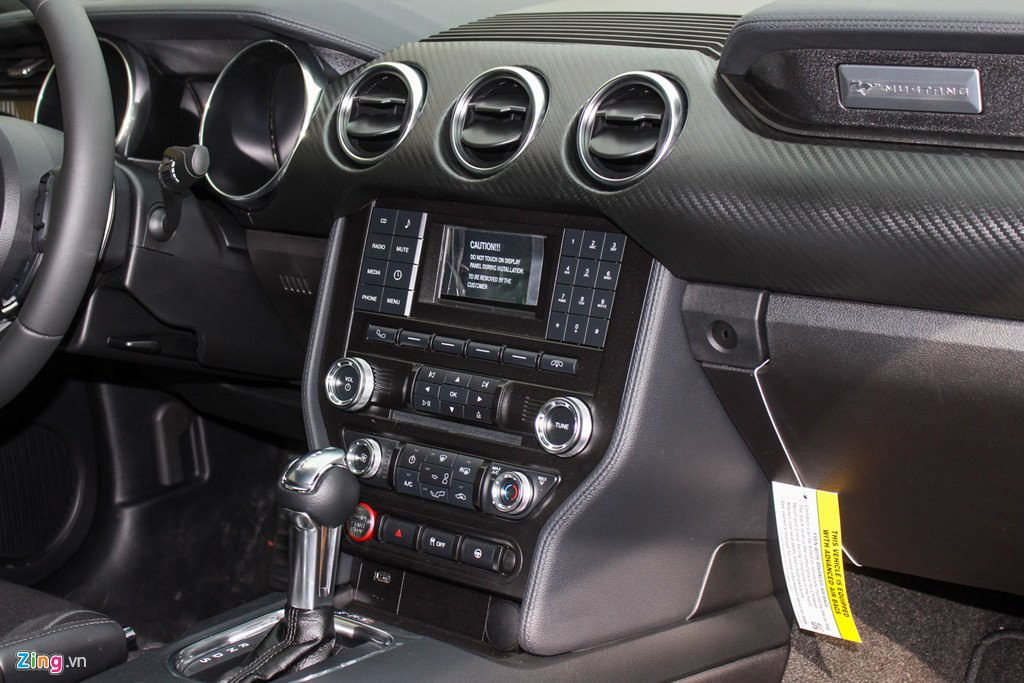 Chi tiet 'xe co bap My' Ford Mustang 2018 tren duong pho Ha Noi hinh anh 10