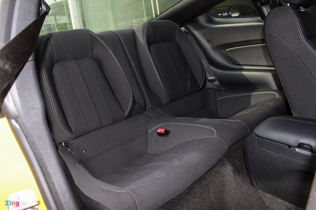 Chi tiet 'xe co bap My' Ford Mustang 2018 tren duong pho Ha Noi hinh anh 11