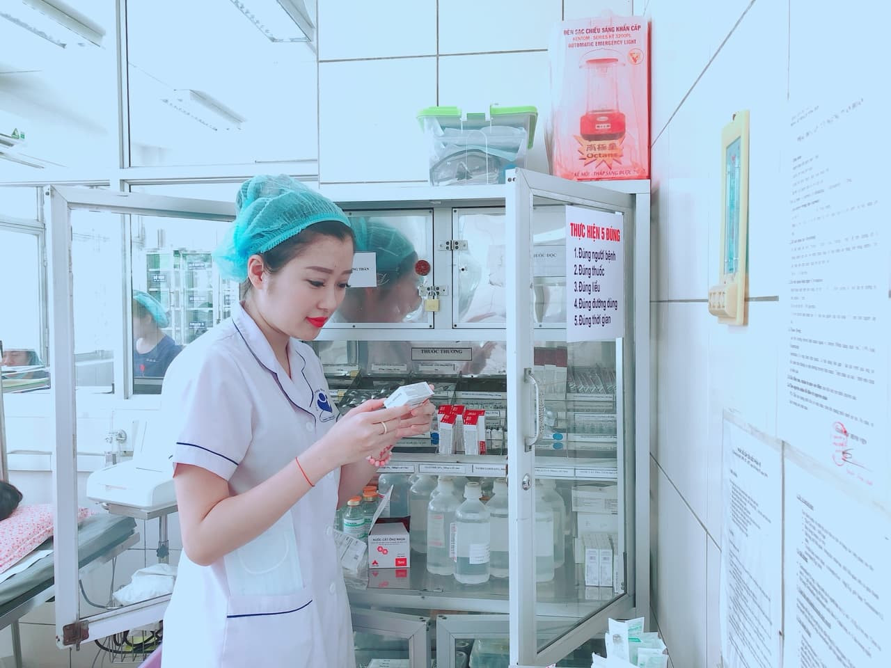 Phía sau chuyện nữ sinh 17 tuổi vào viện sinh con một mình