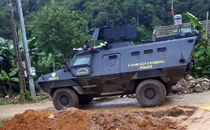 Hang tram canh sat dung xe boc thep vay bat toi pham ma tuy hinh anh 2