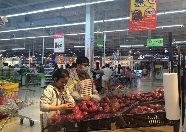 Ăn cá mú đỏ 10 triệu/kg, nhậu bọ xít rang... lấy sức thức mùa Wold Cup