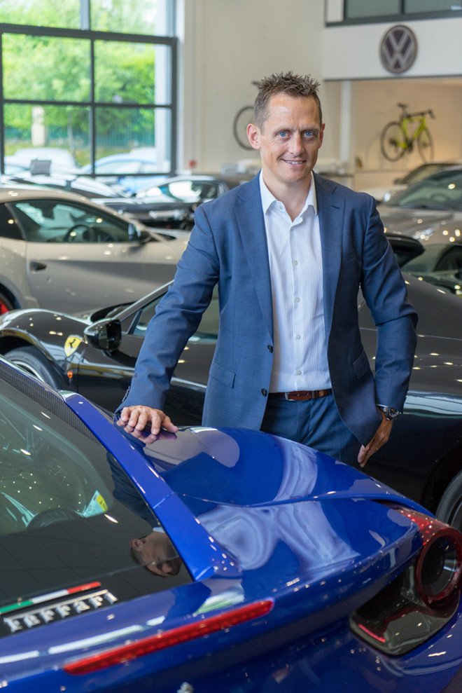 Tien sau tai World Cup, tuyen thu Anh o at dat mua xe sang hinh anh 2