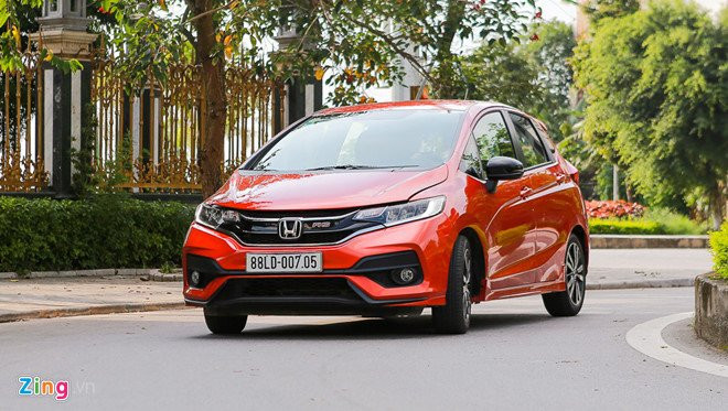 Thi truong oto thang 6 giam nhe, cho bung no nua cuoi 2018 hinh anh 1