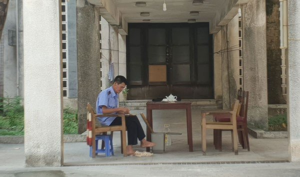 Vén màn bí ẩn 'nhà ma' 20 năm không người ở giữa Thủ đô