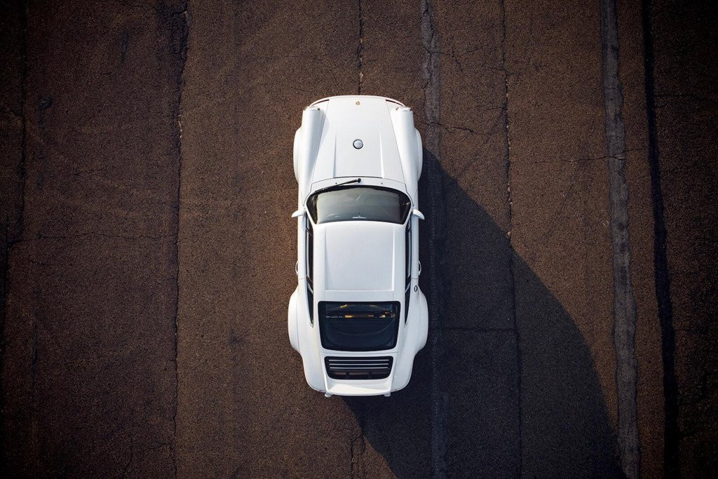 Porsche 911 doi 1990 gia 1,8 trieu USD dat hon sieu xe hien dai hinh anh 7