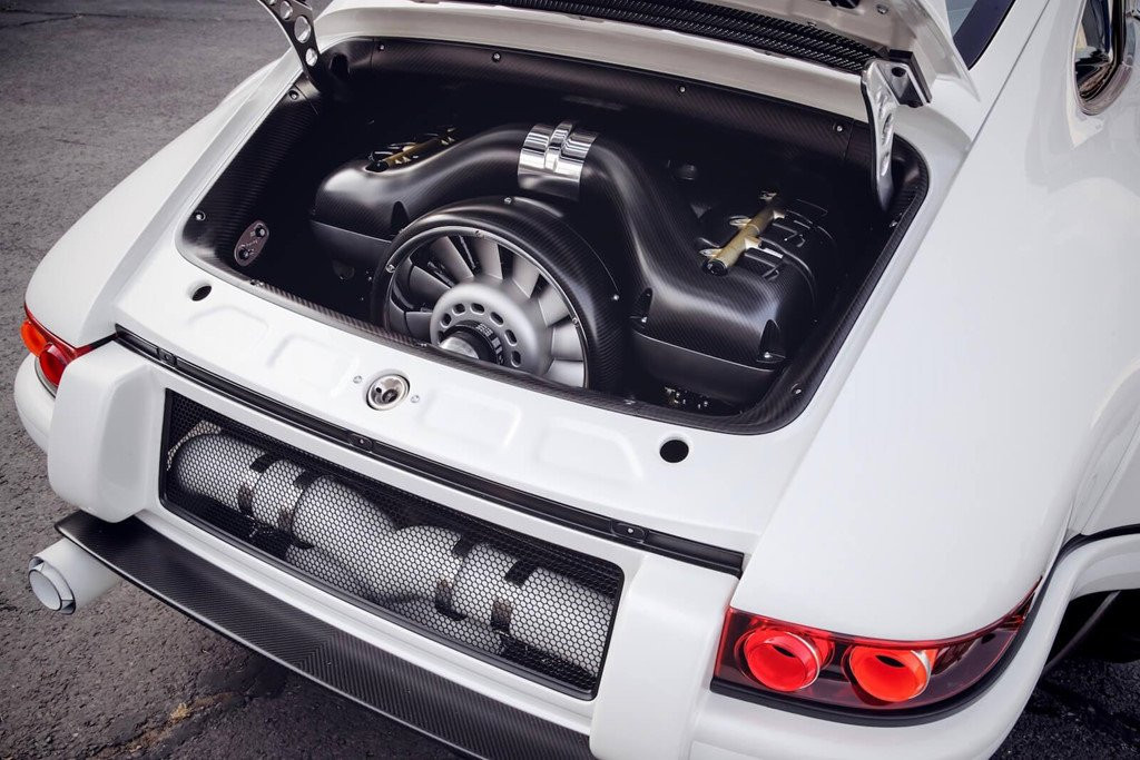 Porsche 911 doi 1990 gia 1,8 trieu USD dat hon sieu xe hien dai hinh anh 9