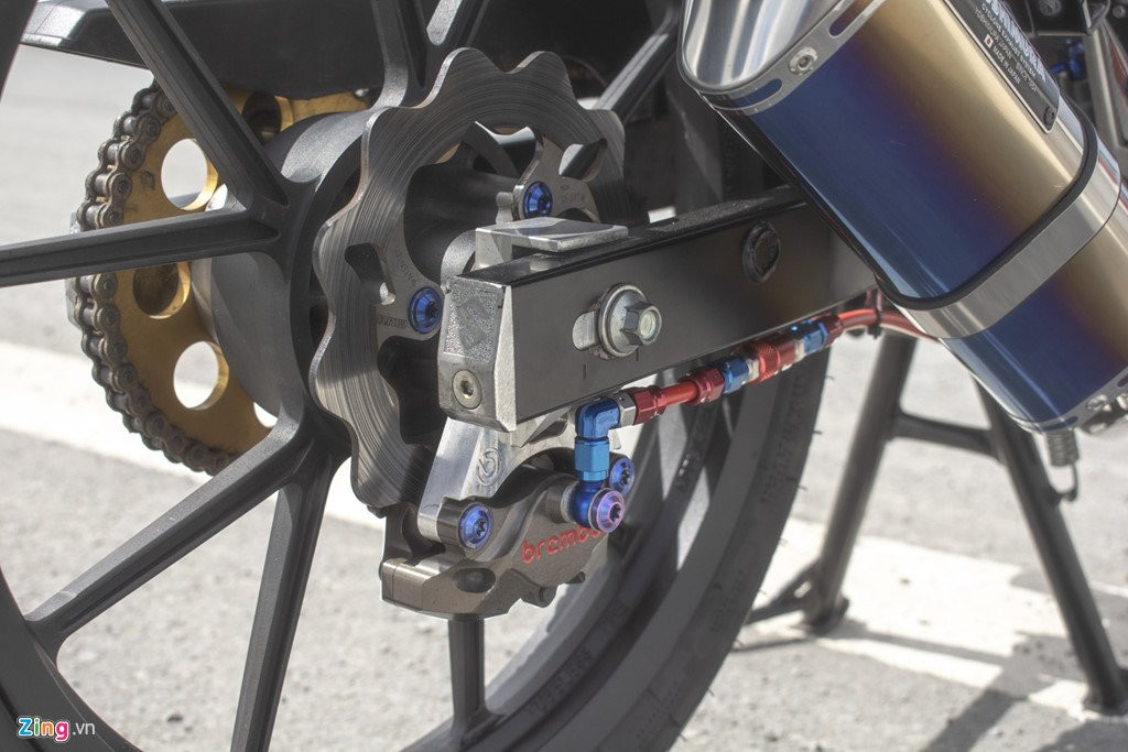 Suzuki Satria F150 voi loat do choi hang hieu cua biker Can Tho hinh anh 8