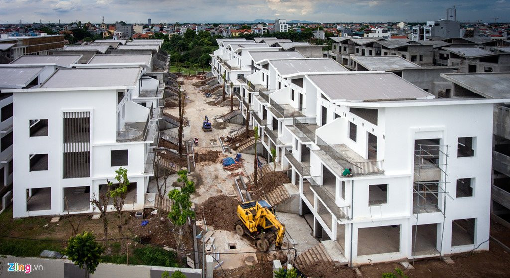 Can canh 26 can biet thu xay xong moi xin phep o Ha Noi hinh anh 3