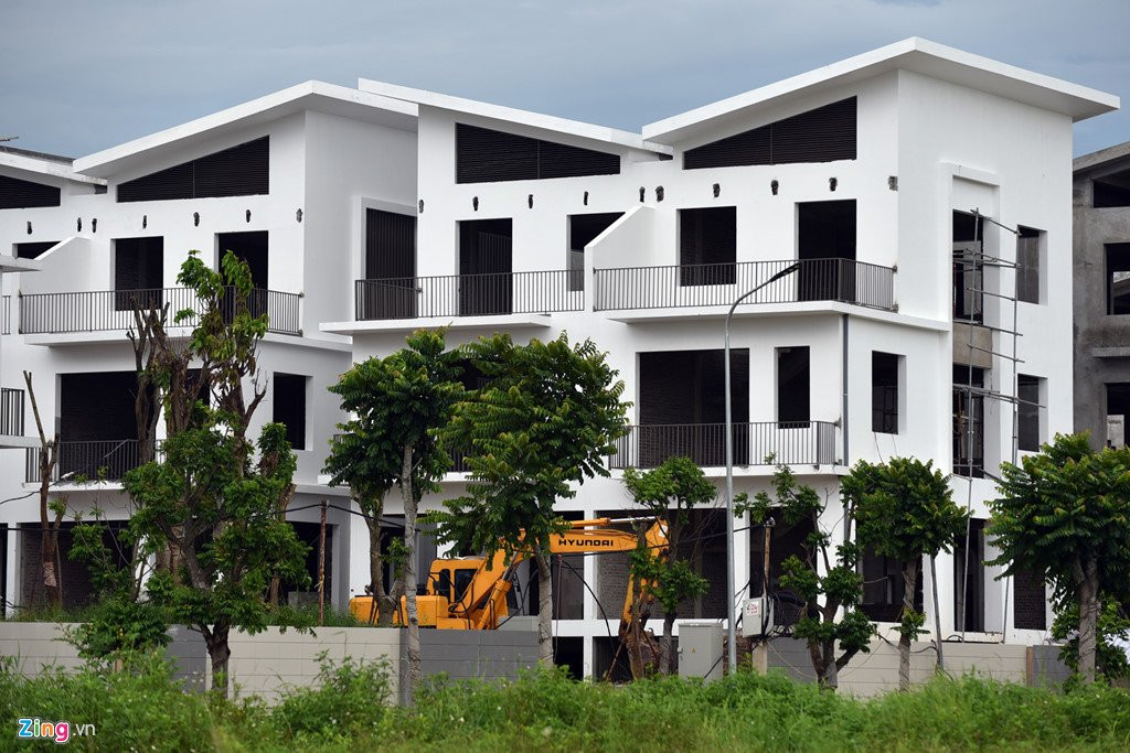 Can canh 26 can biet thu xay xong moi xin phep o Ha Noi hinh anh 5