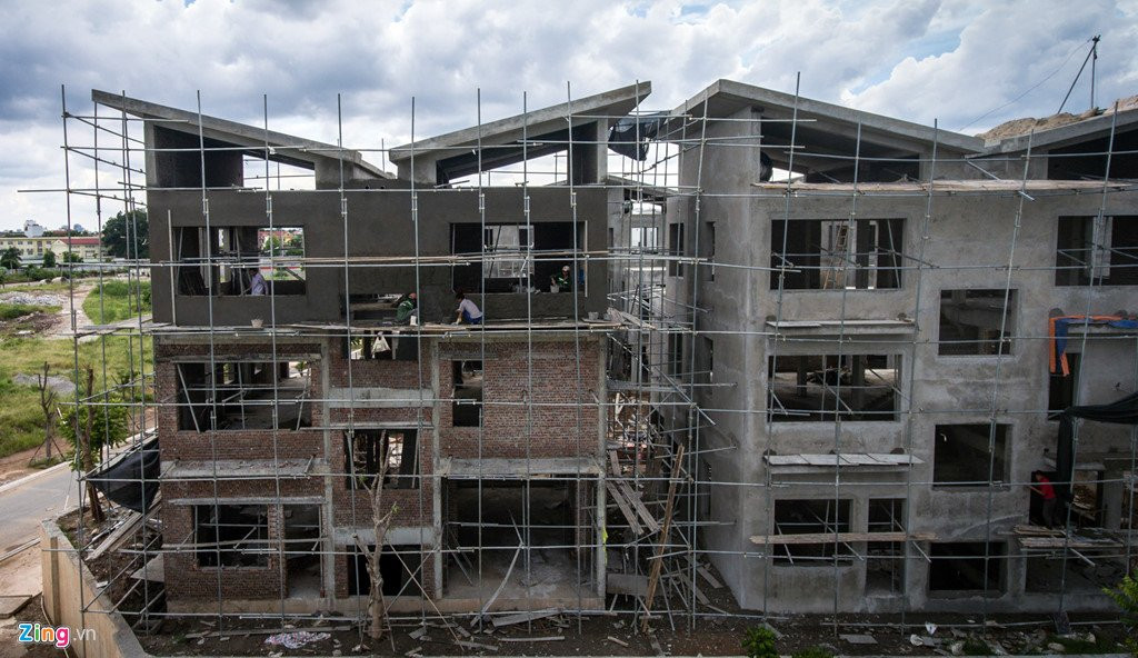 Can canh 26 can biet thu xay xong moi xin phep o Ha Noi hinh anh 8