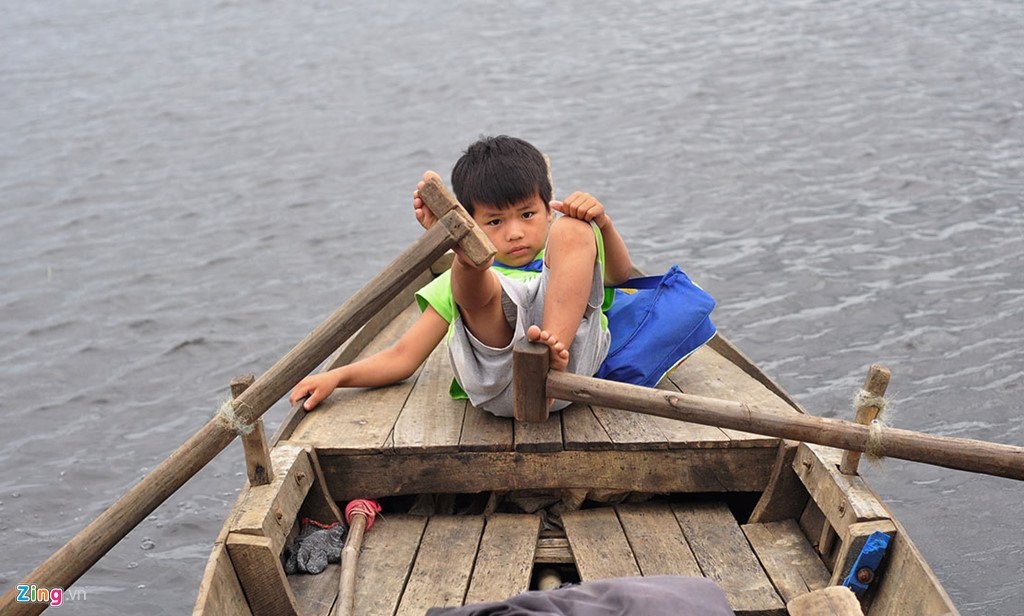 Lop hoc mien phi giua long ho thuy dien cua su thay hinh anh 2