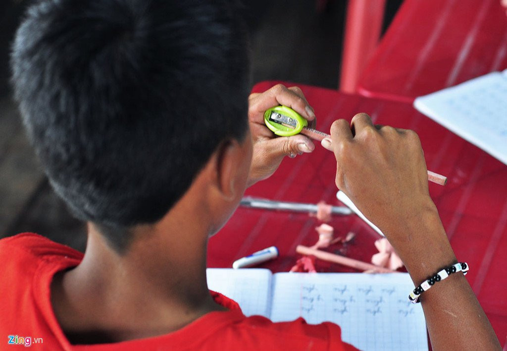 Lop hoc mien phi giua long ho thuy dien cua su thay hinh anh 7