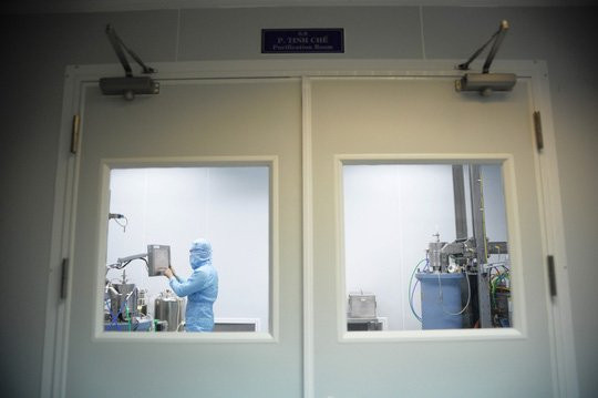 Cận cảnh quá trình điều chế vắc-xin phòng H5N1 made in Việt Nam - Ảnh 8.